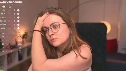 Snapshot of emilyforelsket chatting on 01-26-25, 06:27 Emily online show from 01-26-25, 06:27