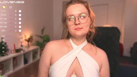 Snapshot of emilyforelsket chatting on 02-01-25, 03:39 Emily online show from 02-01-25, 03:39