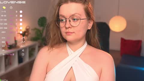 Snapshot of emilyforelsket chatting on 02-03-25, 12:25 Emily online show from 02-03-25, 12:25