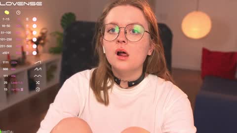 Snapshot of emilyforelsket chatting on 02-03-25, 06:28 Emily online show from 02-03-25, 06:28