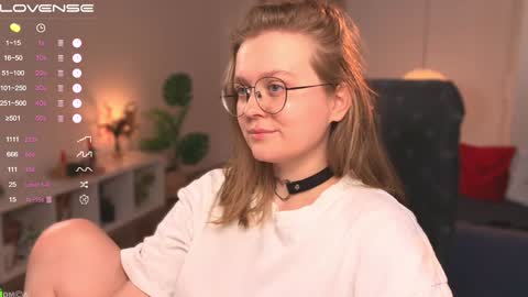 Snapshot of emilyforelsket chatting on 02-05-25, 04:36 Emily online show from 02-05-25, 04:36