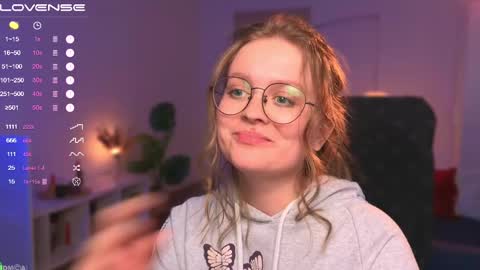 Snapshot of emilyforelsket chatting on 02-15-25, 06:33 Emily online show from 02-15-25, 06:33