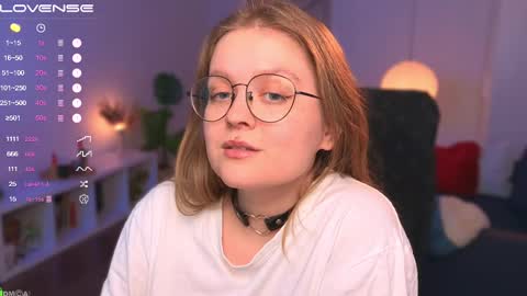 Snapshot of emilyforelsket chatting on 02-21-25, 12:17 Emily online show from 02-21-25, 12:17