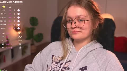 Snapshot of emilyforelsket chatting on 02-22-25, 03:36 Emily online show from 02-22-25, 03:36