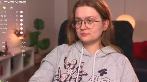 Snapshot of emilyforelsket chatting on 02-26-25, 01:41 Emily online show from 02-26-25, 01:41