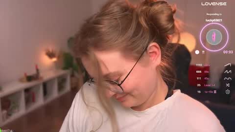 Snapshot of emilyforelsket chatting on 03-02-25, 03:37 Emily online show from 03-02-25, 03:37