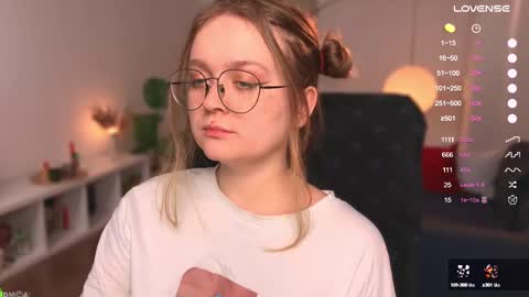 Snapshot of emilyforelsket chatting on 03-03-25, 01:42 Emily online show from 03-03-25, 01:42