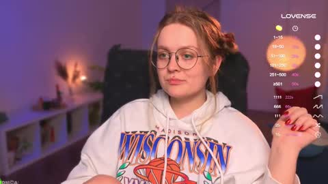 Snapshot of emilyforelsket chatting on 03-06-25, 12:09 Emily online show from 03-06-25, 12:09