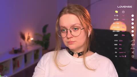 Snapshot of emilyforelsket chatting on 03-06-25, 03:13 Emily online show from 03-06-25, 03:13