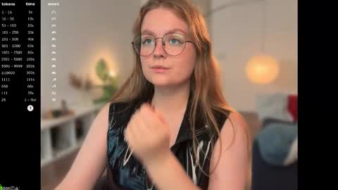 Snapshot of emilyforelsket chatting on 10-10-25, 12:15 Emily online show from 10-10-25, 12:15