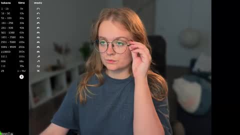 Snapshot of emilyforelsket chatting on 10-11-25, 12:04 Emily online show from 10-11-25, 12:04