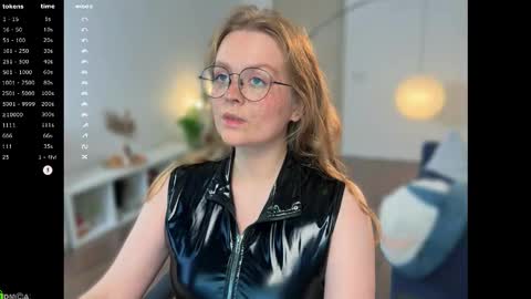 Snapshot of emilyforelsket chatting on 10-12-25, 12:04 Emily online show from 10-12-25, 12:04