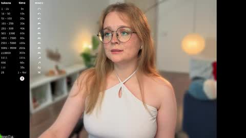 Snapshot of emilyforelsket chatting on 10-13-25, 12:16 Emily online show from 10-13-25, 12:16