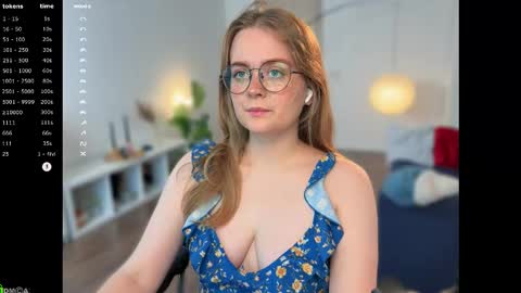 Snapshot of emilyforelsket chatting on 10-18-25, 12:17 Emily online show from 10-18-25, 12:17