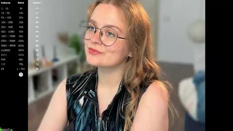 Snapshot of emilyforelsket chatting on 10-24-25, 12:23 Emily online show from 10-24-25, 12:23