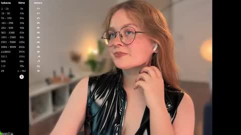 Snapshot of emilyforelsket chatting on 10-30-25, 12:39 Emily online show from 10-30-25, 12:39