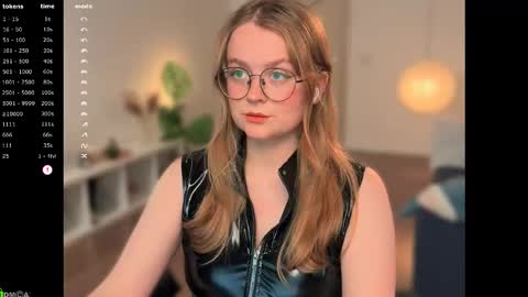 Snapshot of emilyforelsket chatting on 11-20-25, 12:16 Emily online show from 11-20-25, 12:16