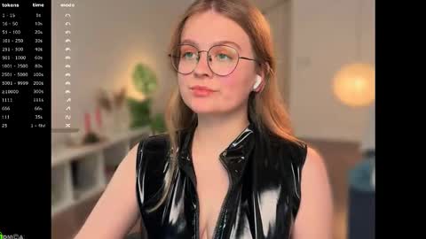 Snapshot of emilyforelsket chatting on 11-28-25, 02:09 Emily online show from 11-28-25, 02:09