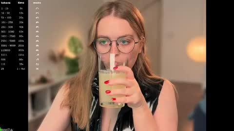 Snapshot of emilyforelsket chatting on 11-30-25, 12:09 Emily online show from 11-30-25, 12:09