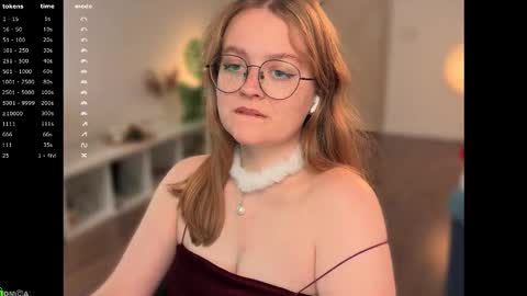 Snapshot of emilyforelsket chatting on 12-03-25, 12:03 Emily online show from 12-03-25, 12:03