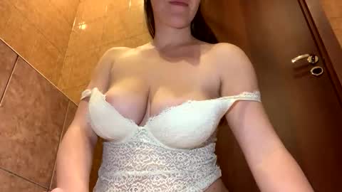 Snapshot of emilygibbes chatting on 10-21-25, 10:43 emilygibbes online show from 10-21-25, 10:43