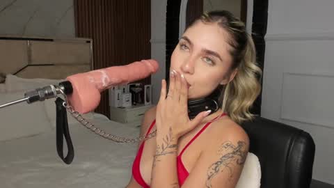 Snapshot of emilyhendrix_ chatting on 01-17-25, 11:18 Emily Hendrix online show from 01-17-25, 11:18