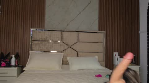 Snapshot of emilyhendrix_ chatting on 01-29-25, 11:46 Emily Hendrix online show from 01-29-25, 11:46