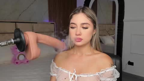 Snapshot of emilyhendrix_ chatting on 03-03-25, 07:39 Emily Hendrix online show from 03-03-25, 07:39