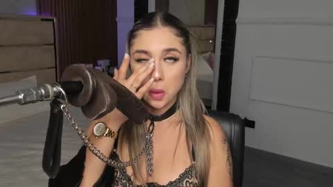 Snapshot of emilyhendrix_ chatting on 03-08-25, 10:45 Emily Hendrix online show from 03-08-25, 10:45