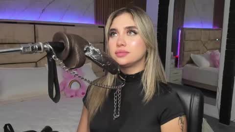 Snapshot of emilyhendrix_ chatting on 03-12-25, 11:12 Emily Hendrix online show from 03-12-25, 11:12