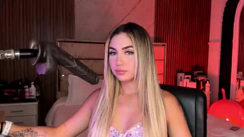 Snapshot of emilyhendrix_ chatting on 09-16-25, 08:32 Emily Hendrix online show from 09-16-25, 08:32