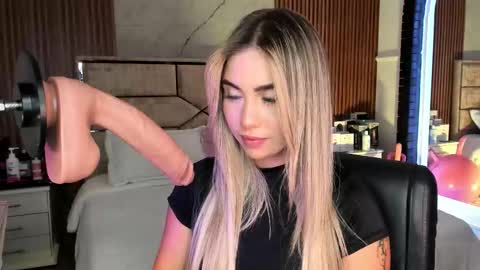 Snapshot of emilyhendrix_ chatting on 09-20-25, 08:21 Emily Hendrix online show from 09-20-25, 08:21