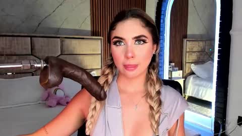 Snapshot of emilyhendrix_ chatting on 10-08-25, 07:22 Emily Hendrix online show from 10-08-25, 07:22