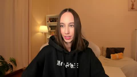 Snapshot of emilyhoston chatting on 05-14-26, 08:04 Alina online show from 05-14-26, 08:04