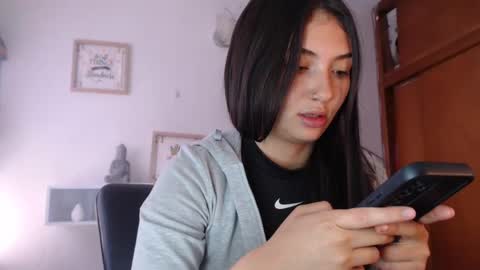 Snapshot of emilyjangcandy_ chatting on 02-17-25, 03:09 Emily Jang online show from 02-17-25, 03:09