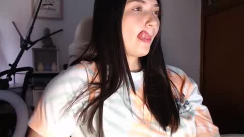 Snapshot of emilyjangcandy_ chatting on 10-05-25, 06:39 Emily Jang online show from 10-05-25, 06:39