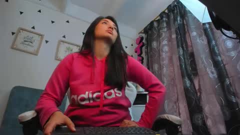 Snapshot of emilyjangcandy_ chatting on 11-05-25, 04:07 Emily Jang online show from 11-05-25, 04:07