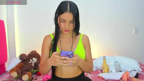 Snapshot of emilyjonss chatting on 02-16-25, 10:32 Emily online show from 02-16-25, 10:32