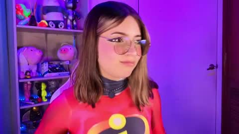 Snapshot of emilykarterr chatting on 05-15-26, 03:30 VALEEEN online show from 05-15-26, 03:30