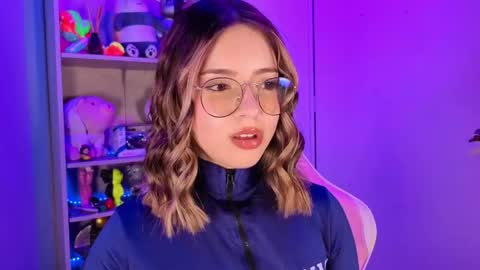 Snapshot of emilykarterr chatting on 05-16-26, 03:22 VALEEEN online show from 05-16-26, 03:22