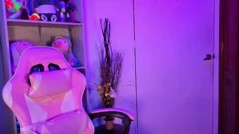 Snapshot of emilykarterr chatting on 05-23-26, 03:05 VALEEEN online show from 05-23-26, 03:05