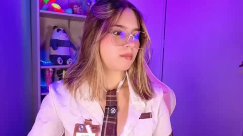Snapshot of emilykarterr chatting on 05-28-26, 03:20 VALEEEN online show from 05-28-26, 03:20