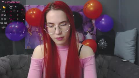 Snapshot of emilykents chatting on 10-28-25, 01:31 EmilyKents online show from 10-28-25, 01:31