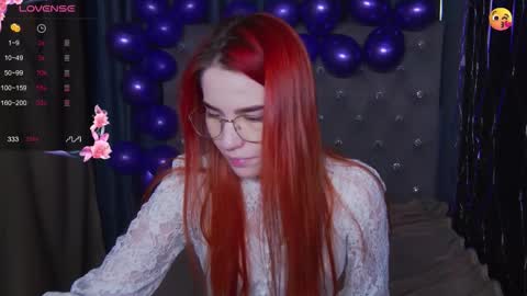 Snapshot of emilykents chatting on 11-24-25, 01:27 EmilyKents online show from 11-24-25, 01:27