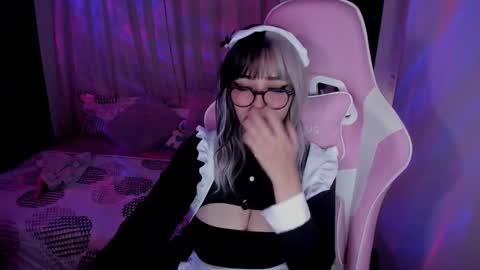 Snapshot of emilyrosss_ chatting on 01-27-25, 08:18 EMILY online show from 01-27-25, 08:18