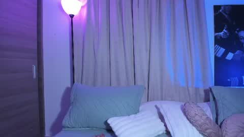 Snapshot of emilyrosss_ chatting on 06-14-26, 02:24 EMILY online show from 06-14-26, 02:24