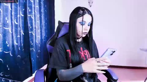 Snapshot of emilyrymer chatting on 08-06-26, 06:21 Emily Support me to have 100 likes plx online show from 08-06-26, 06:21