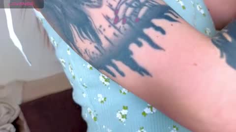 Snapshot of emilytrays chatting on 02-08-26, 06:17 Emily wish-list online show from 02-08-26, 06:17