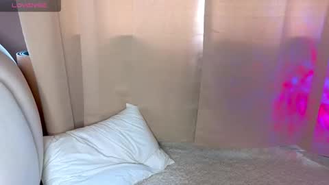 Snapshot of emilytrays chatting on 03-12-26, 07:47 Emily wish-list online show from 03-12-26, 07:47