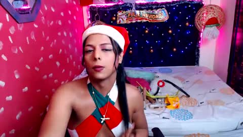 Snapshot of emilytssweet chatting on 12-28-24, 11:26 Emily online show from 12-28-24, 11:26